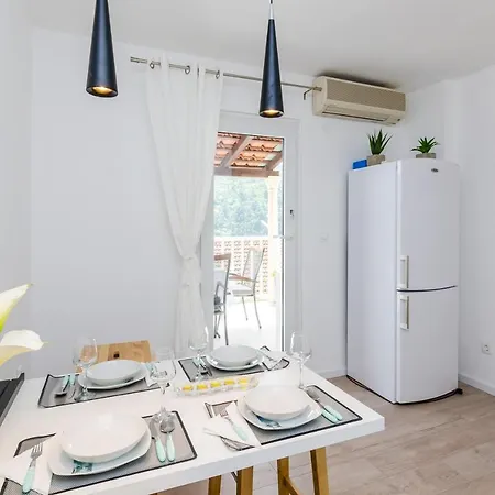 Silente - One Bedroom With Terrace And Partial Sea View Appartement Dracevo Selo