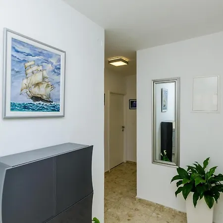 Apartman Silente - One Bedroom With Terrace And Partial Sea View