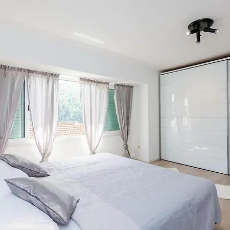 Silente - One Bedroom With Terrace And Partial Sea View דירה *